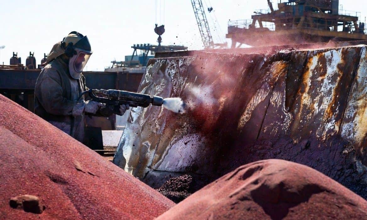 Industrial Garnet Sand Blasting for Surface Preparation and Industrial Cleaning